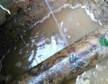 偃师楼顶渗水维修公司分享下地暖漏水的原因及检测方法。